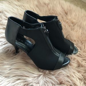 Tahari zip up heels